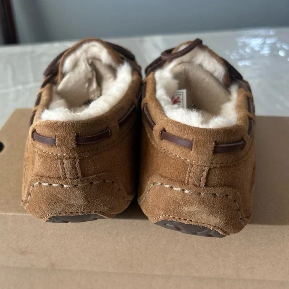 UGG DAKOTA SUEDE SLIPPERS - Picture 4 of 7